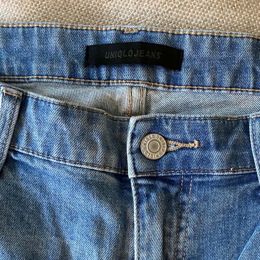 EUC Women’s Uniqlo Light Blue Pants Jeans Wide Cropped distressed 32 Stretch